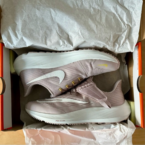 NIB - Nike Air Zoom Pegasus Flyease 🆕🆕🆕 - Picture 2 of 8